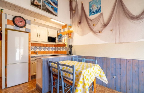 Les Cabanes de Fleury House | Holiday Home 'Fleurynes' with Terrace and Private Garden