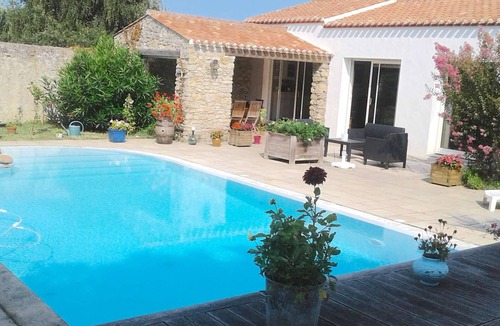 La Gueriniere House | Holiday home for 6 with pool in La Guérinière