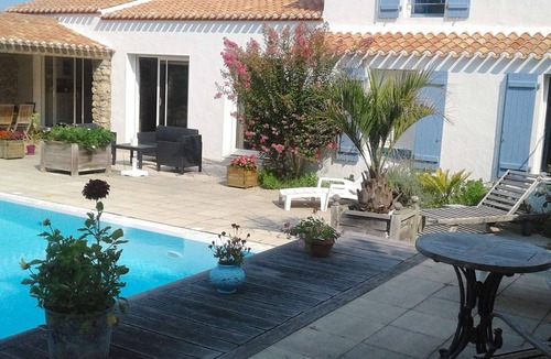 La Gueriniere House | Holiday home for 6 with pool in La Guérinière