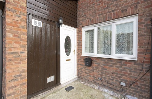 Thamesmead House | HOLIDAY HOME FOR YOU