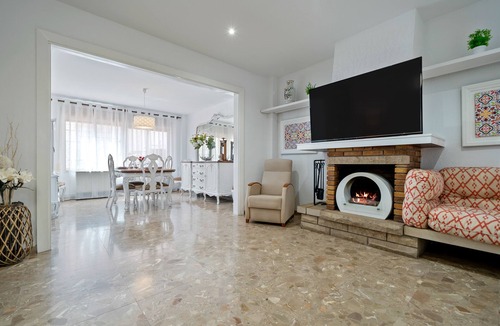 Mora la Nova House | Holiday Home 'Forn Magí' with Private Terrace, Wi-Fi and Air Conditioning