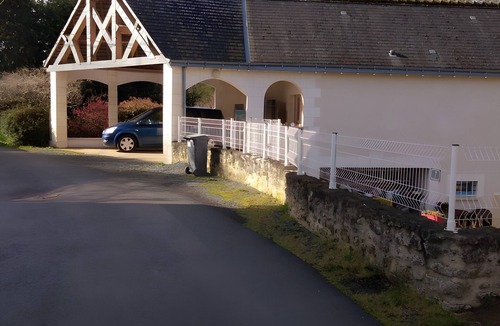 Civray-de-Touraine House | Holiday Home 'Gîte Des Caves' with Private Terrace, Wi-Fi and Air Conditioning