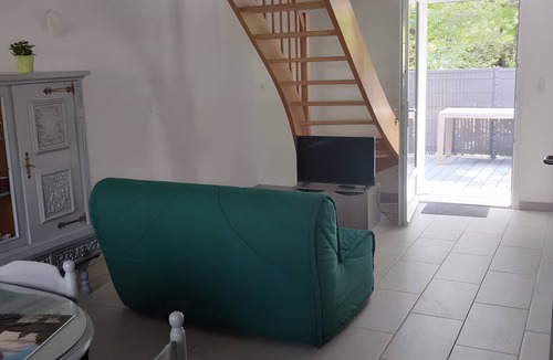 Civray-de-Touraine House | Holiday Home 'Gîte Des Caves' with Private Terrace, Wi-Fi and Air Conditioning
