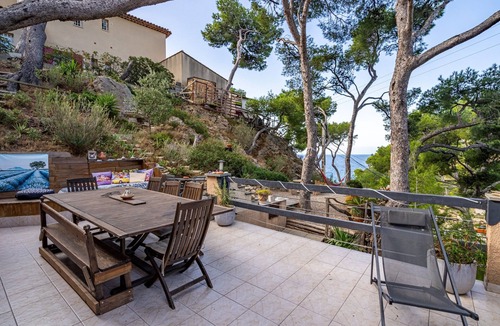 Ensues-la-Redonne House | Holiday Home 'Villa Calanques' with Sea View, Private Terrace and Wi-Fi