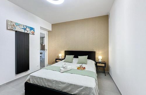 La Rogere House | Holiday Home La Houle by Interhome