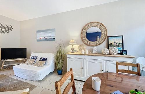 La Bernerie-en-Retz House | Holiday Home Le Sémaphore by Interhome