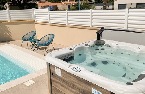 Les Conches House | Holiday Home “La Villa Des Conches - 701” with Private Terrace, Garden & Wi-Fi