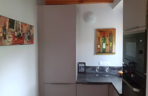 Molieres-sur-Ceze House | Holiday Home 'A Romantic Retreat in The Woods' with Mountain View, Wi-Fi and Air Conditioning