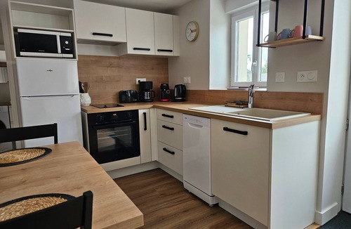 Neuville-de-Poitou House | Holiday Home La Gloriette (3 stars) in Neuville de Poitou with Pool