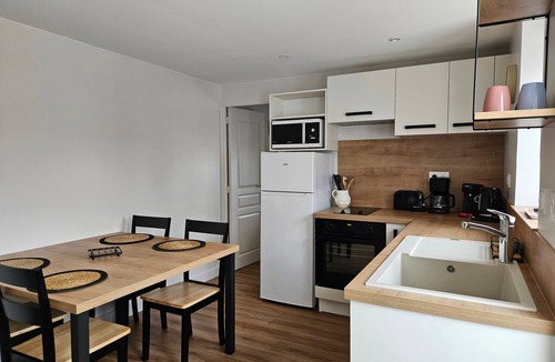 Neuville-de-Poitou House | Holiday Home La Gloriette (3 stars) in Neuville de Poitou with Pool