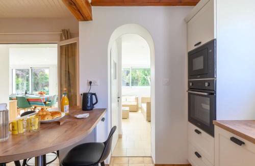 Noirmoutier-en-l'Ile House | Holiday Home Nostress -Villa-Studio- 8 pers by Interhome