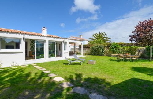 Noirmoutier-en-l'Ile House | Holiday Home Nostress-Villa 6 pers by Interhome