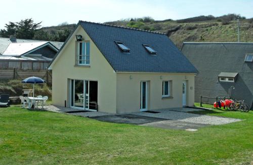 Saint-Laurent-sur-Mer House | Holiday Home Chez Lilo by Interhome