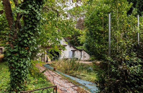 Vernou-sur-Brenne House | Holiday Home 'La Closerie Du Cassereau' with Shared Garden and Balcony