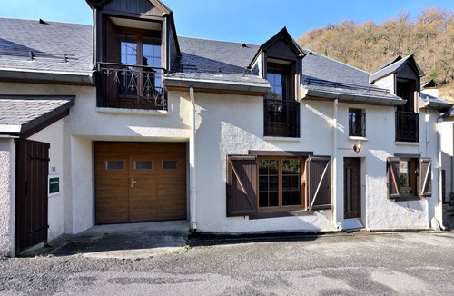 Cazaux-Layrisse House | Holiday Home "Gîte à Cazaux - Bagnères de Luchon" with Private Garden