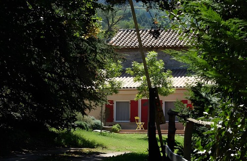 Sahorre House | Holiday Home 'Gîte Le Chant Des Oiseaux' with Mountain View, Wi-Fi & Air Conditioning