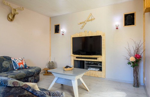 Plainfaing House | Holiday Home 'Gîte Les 3 Cerfs - 3 Stars' with Mountain View, Private Terrace & Wi-Fi