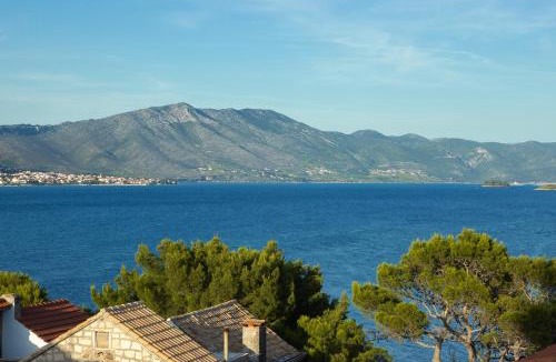 Cove Tri Zala (Zrnovo) House | Holiday home Gabriela