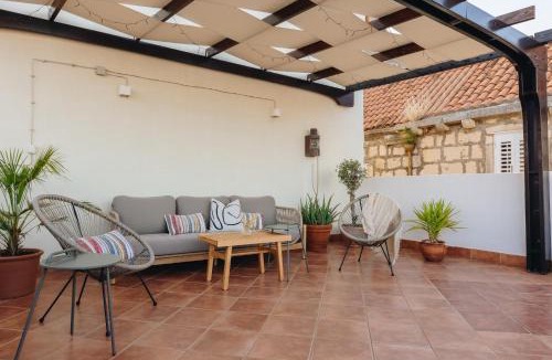 Cove Tri Zala (Zrnovo) House | Holiday home Gabriela