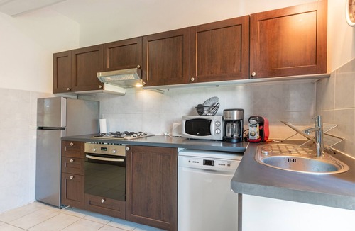 Peyraube House | Holiday Home 'Galets' with Mountain View, Wi-Fi and Air Conditioning