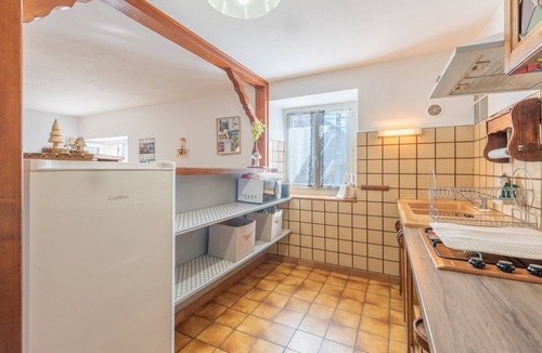 Sazos House | Holiday Home 'Gary Loup' with Mountain View, Private Terrace and Wi-Fi