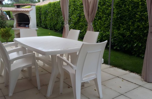 Sanguinet House | Holiday Home 'Gîte 1 Lac Nature Piscine' with Shared Pool, Wi-Fi and Air Conditioning