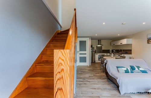 Sanguinet House | Holiday Home 'Gîte 2 Lac Nature Piscine' with Shared Pool, Wi-Fi and Air Conditioning