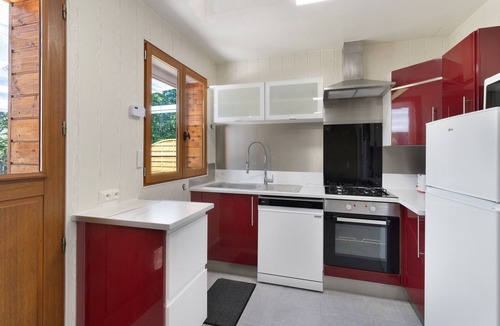 Thenon House | Holiday Home 'Gite 5 De L'Orée Du Bois' with Lake View, Wi-Fi and Air Conditioning