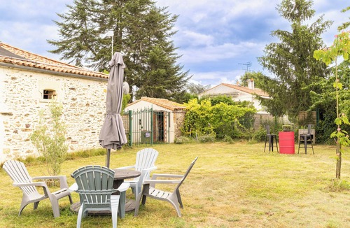 La Reorthe House | Holiday Home 'Gite De L'olifanière' with Shared Pool, Private Terrace and Wi-Fi