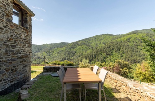 Malbosc House | Holiday Home 'Gite Des Ressources' with Mountain View, Shared Pool and Wi-Fi