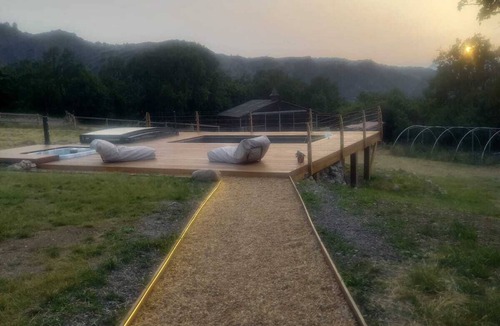 Archail House | Holiday Home 'Gîte Du Couard' with Shared Pool, Wi-Fi and Air Conditioning