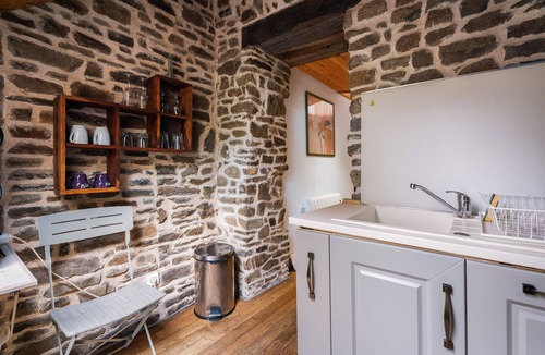 Vieux-Viel House | Holiday Home "Gîte du 17 - Sauna Jacuzzi Hammam" with Wi-Fi and Air Conditioning