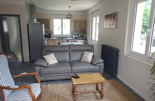 Auzat House | Holiday Home 'Gite Du Montcalm' with Mountain View, Shared Terrace and Wi-Fi