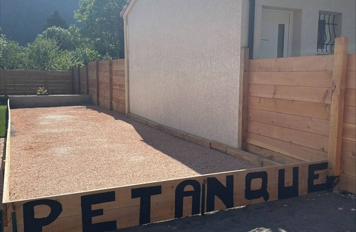 Chaum House | Holiday Home 'Gite Du Pic Du Gar' with Mountain View, Wi-Fi and Air Conditioning