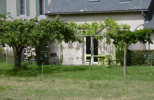 Lau-Balagnas House | Holiday Home "Gîte Chez Pascalette" with Mountain View, Private Terrace and Wi-Fi