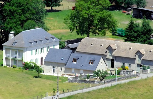 Lau-Balagnas House | Holiday Home "Gîte Chez Pascalette" with Mountain View, Private Terrace and Wi-Fi