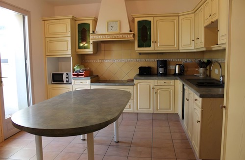 Landemont House | Holiday Home 'Gîte Isatis' with Private Terrace, Private Garden and Wi-Fi