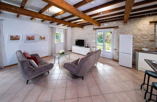 Saint-Georges House | Holiday Home 'Gite Coeur Des Ondes - Coquelicot' with Private Terrace and Shared Garden