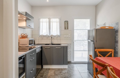 Tavel House | Holiday Home 'Gîte Garrigue - Villa Cassandra' with Shared Pool, Wi-Fi & Air Conditioning