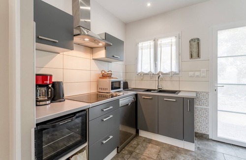 Tavel House | Holiday Home 'Gîte Garrigue - Villa Cassandra' with Shared Pool, Wi-Fi & Air Conditioning