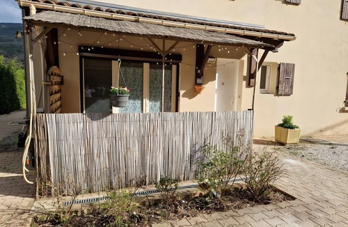 Pontaix Cottage | Holiday Home 'Gîte Le Devant De La Chaux' with Shared Pool, Private Terrace and Wi-Fi