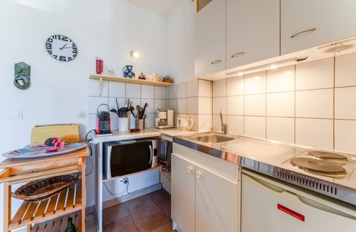 Goudargues House | Holiday Home 'Gîte - Le Samiege' with Private Terrace, Shared Garden & Wi-Fi