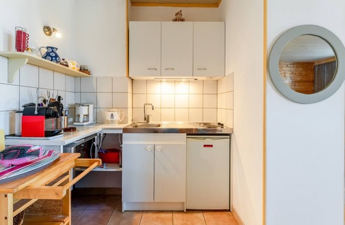 Goudargues House | Holiday Home 'Gîte - Le Samiege' with Private Terrace, Shared Garden & Wi-Fi