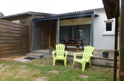 Lesperon House | Holiday Home 'Gite Le Grand Chêne' with Shared Pool, Wi-Fi and Air Conditioning