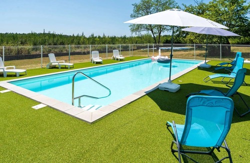 Lesperon House | Holiday Home 'Gite Le Grand Chêne' with Shared Pool, Wi-Fi and Air Conditioning