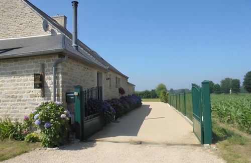 Trebedan House | Holiday Home "Gîte Les Hortensias with Pool" – Private Pool, Wi-Fi & Air Conditioning