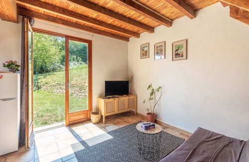 Peyrouse House | Holiday Home "Gîte Lieuj" with Mountain View, Private Terrace and Wi-Fi