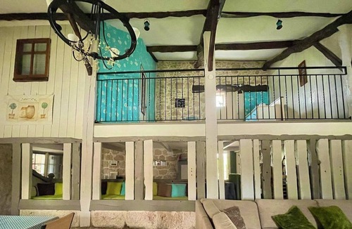 Madaillan House | Holiday Home 'Gîte Malabeille' with Shared Pool, Private Terrace and Wi-Fi
