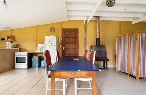 Broons House | Holiday Home 'Gîte Pour 4 Avec Sauna' with Shared Garden