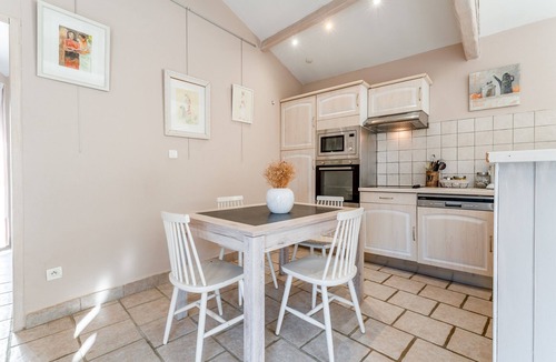 Comps House | Holiday Home 'Gites Le Clos Olives in Provence' with Mountain View, Wi-Fi and Air Conditioning